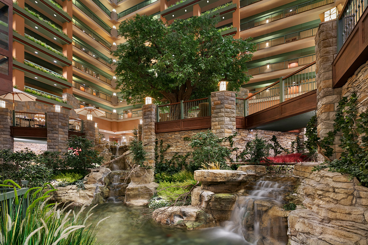 Chateau on the Lake Resort Spa Convention Center - Atrium
